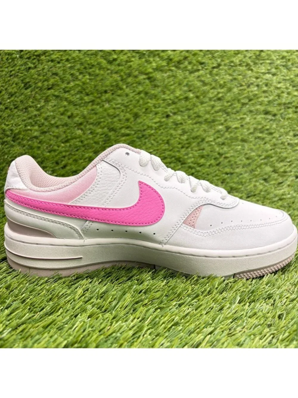 Nike Gamma Force Womens Size 8 White Pink Athletic Leather Shoes Sneakers